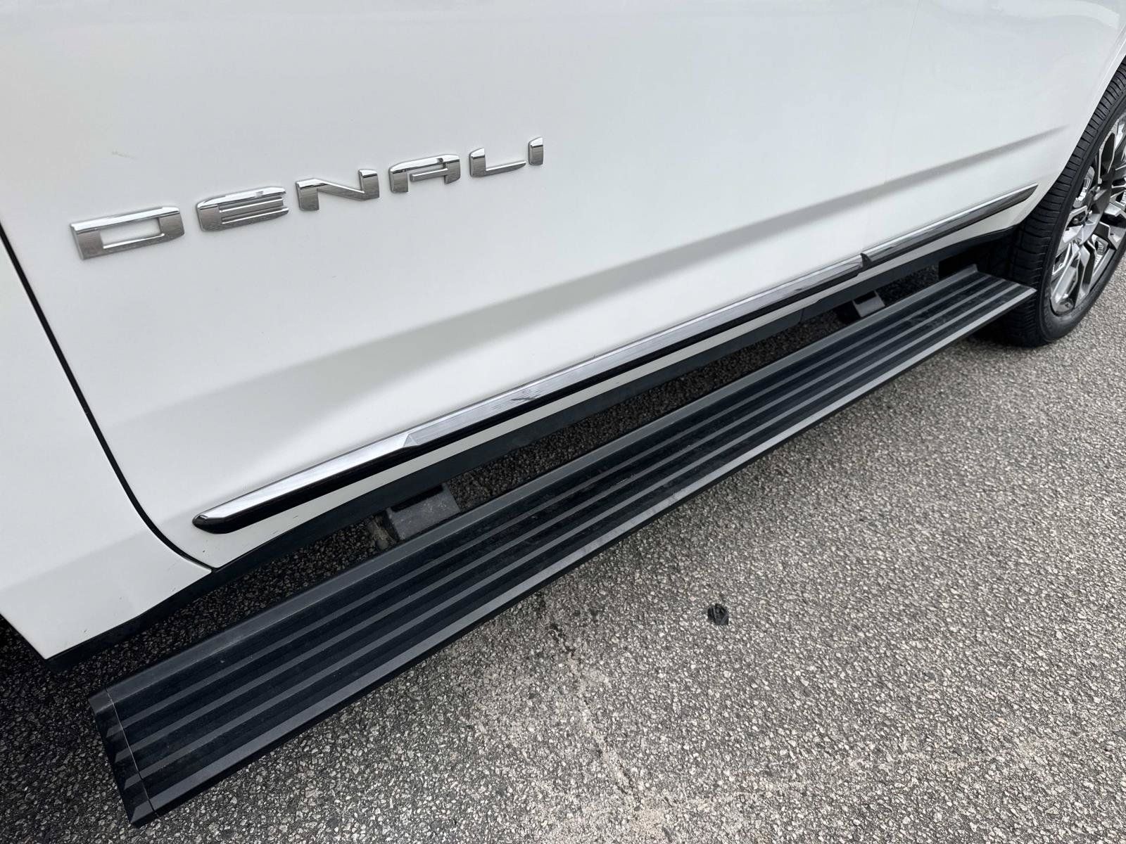 Used 2024 GMC Yukon Denali Ultimate AWD/4WD image 12