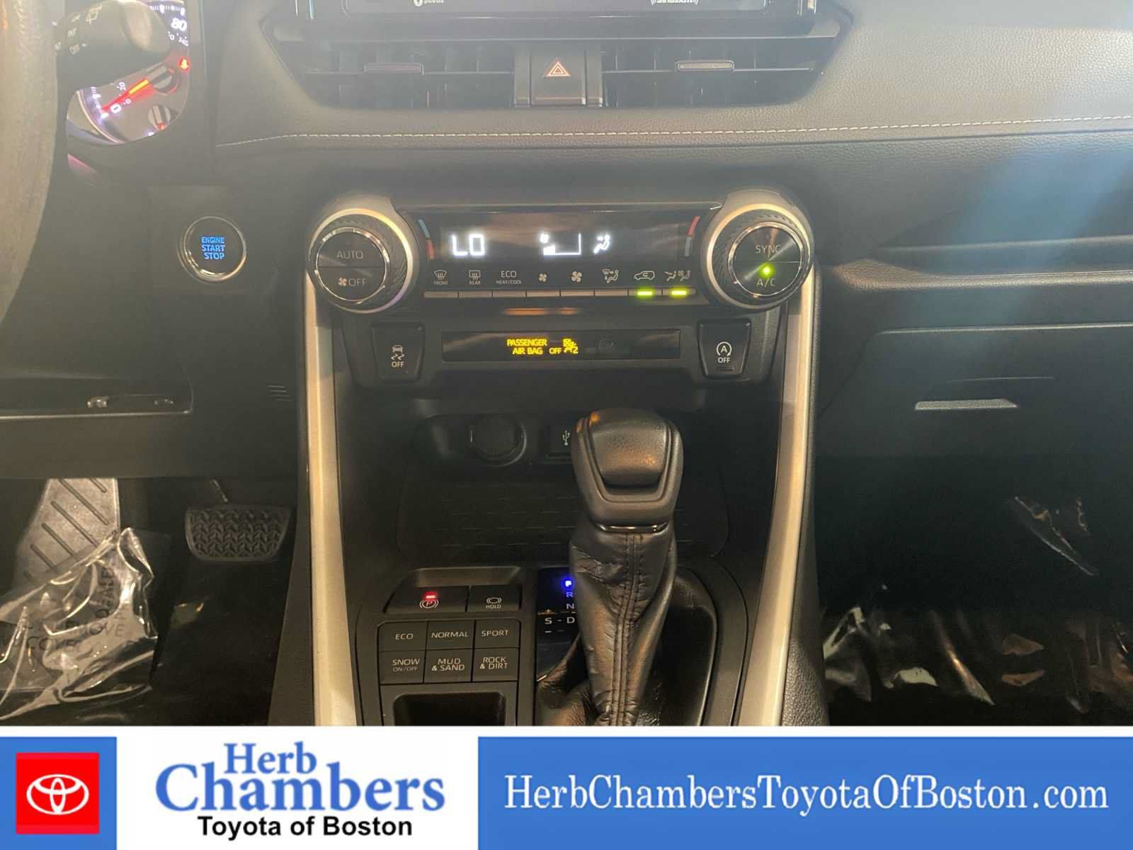 Used 2020 Toyota RAV4 XLE w/ Convenience Package AWD/4WD image 17