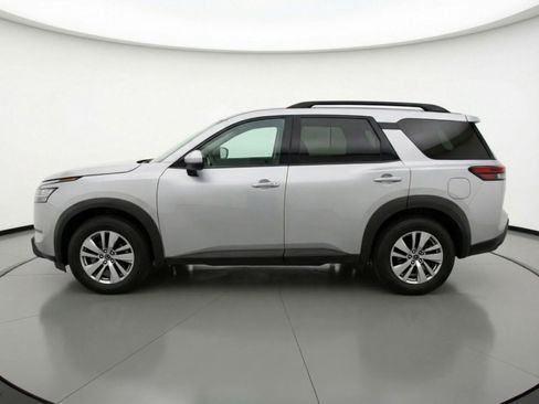 Used 2025 Nissan Pathfinder SV FWD image 5