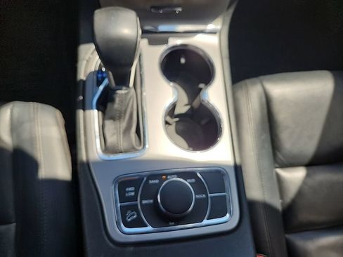 Used 2022 Jeep Grand Cherokee Limited AWD/4WD image 24