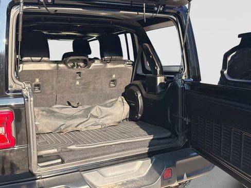 Used 2018 Jeep Wrangler Unlimited Rubicon AWD/4WD image 12