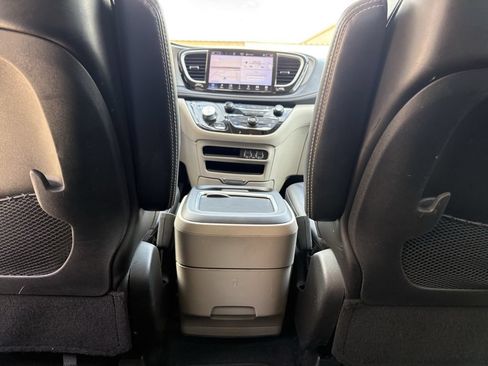 Used 2024 Chrysler Pacifica Limited FWD image 26