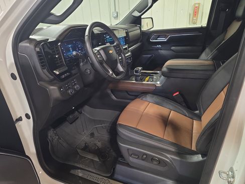 Used 2025 Chevrolet Silverado 1500 High Country w/ High Country Premium Package image 12