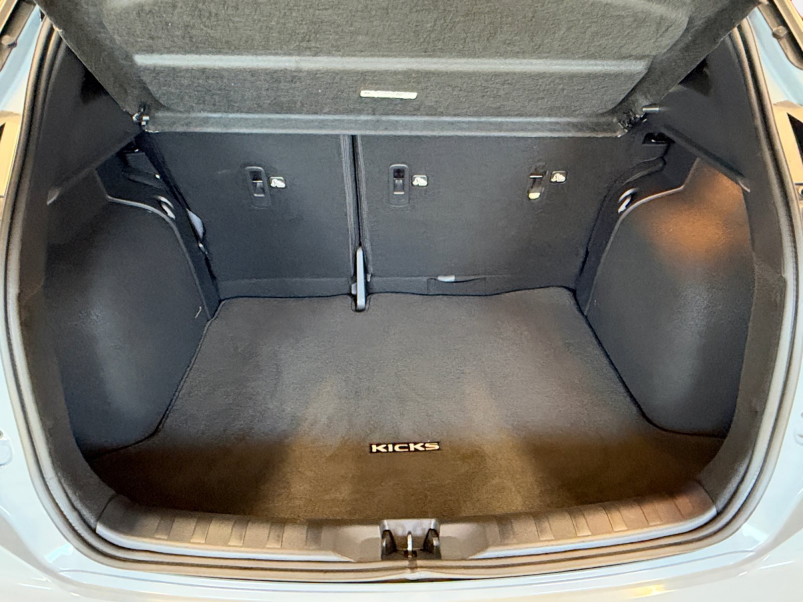 Used 2023 Nissan Kicks SR w/ SR Premium Package FWD image 13