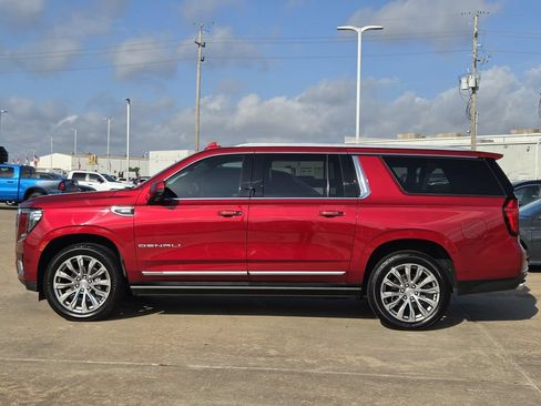 Used 2021 GMC Yukon XL Denali w/ Denali Premium Package AWD/4WD image 6