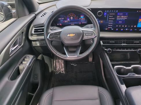 Used 2025 Chevrolet Traverse LT FWD image 19