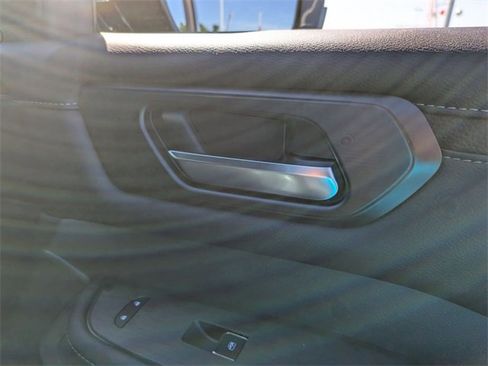 New 2025 Nissan Armada SL w/ Captain's Chari Seat Package image 33