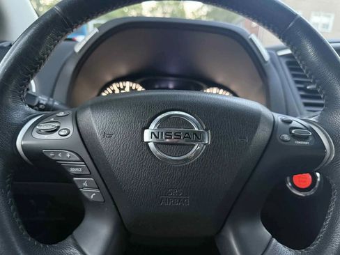 Used 2017 Nissan Pathfinder SV image 13