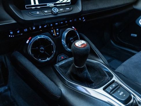 Used 2018 Chevrolet Camaro ZL1 RWD image 26