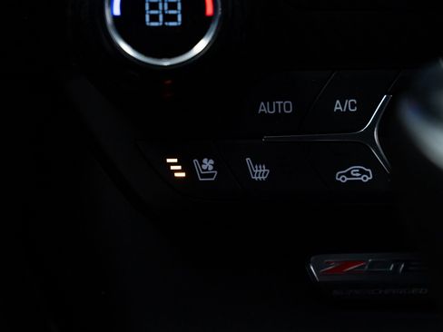 Used 2015 Chevrolet Corvette Z06 w/ 3LZ Preferred Equipment Group image 13