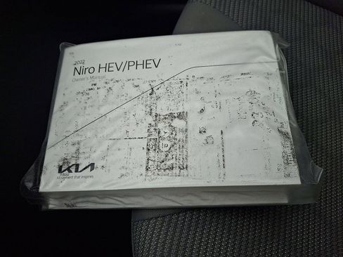 Certified 2022 Kia Niro LX image 25