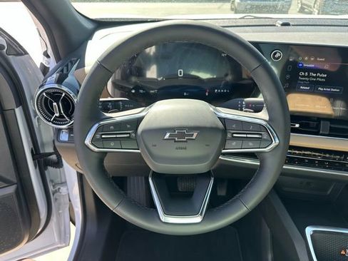 New 2026 Chevrolet Equinox ACTIV w/ Convenience Package III AWD/4WD image 6