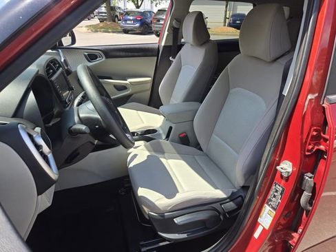 Used 2022 Kia Soul LX FWD image 9