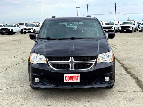Used 2018 Dodge Grand Caravan SXT image 3