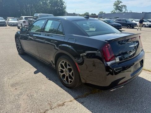 Used 2018 Chrysler 300 S w/ S Model Appearance Package AWD/4WD image 4