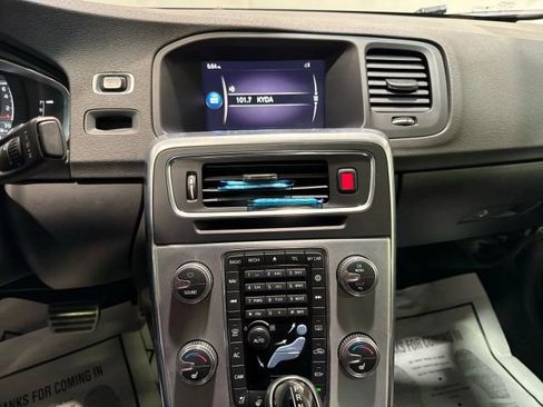 Used 2018 Volvo S60 T5 Dynamic w/ Vision Package image 19