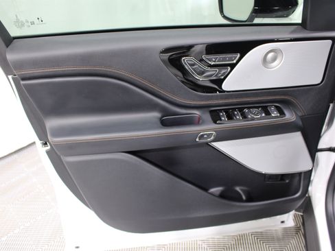 Used 2025 Lincoln Aviator Black Label AWD/4WD image 5