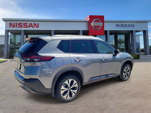 Used 2021 Nissan Rogue SV w/ Premium Package FWD image 2