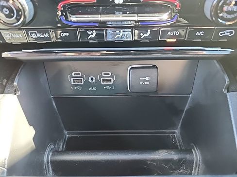 Certified 2024 Jeep Grand Cherokee Overland image 40