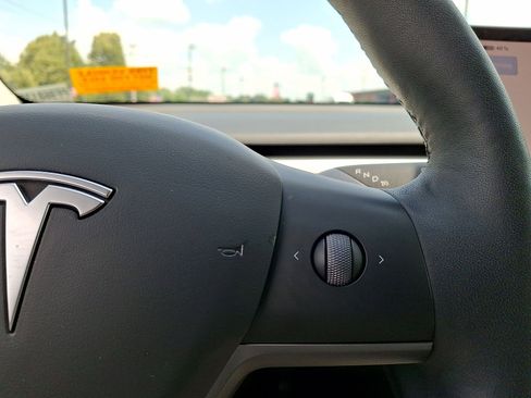 Used 2023 Tesla Model Y Long Range AWD/4WD image 18