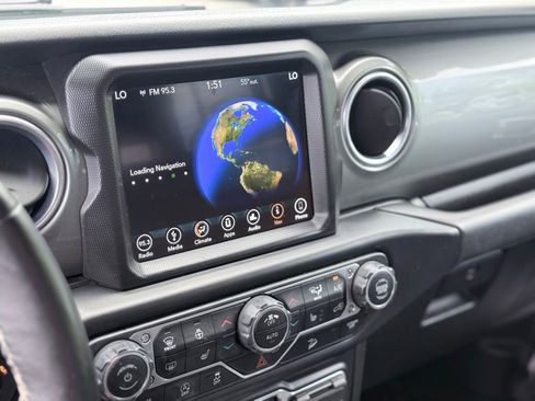 Used 2019 Jeep Wrangler Unlimited Sahara AWD/4WD image 13