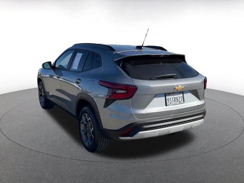 Used 2025 Chevrolet Trax LT image 11