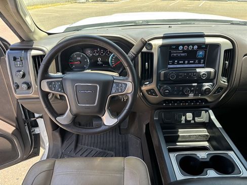 Used 2017 GMC Sierra 2500 Denali w/ Duramax Plus Package AWD/4WD image 18