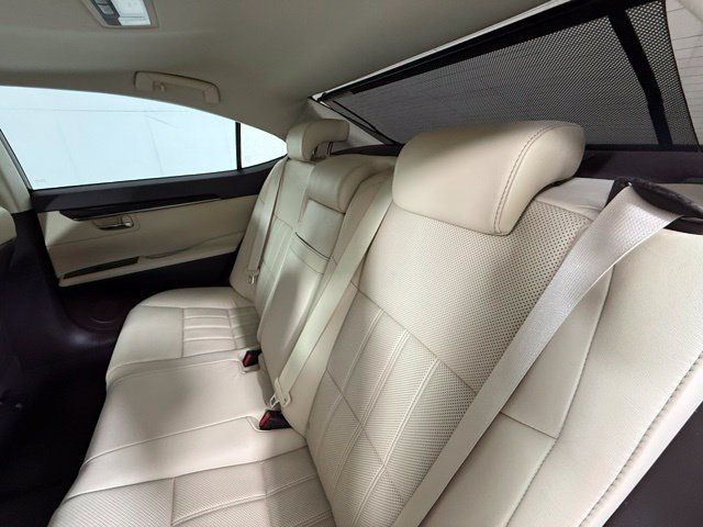 Used 2016 Lexus ES 350 w/ Luxury Package w/Wood Trim FWD image 25