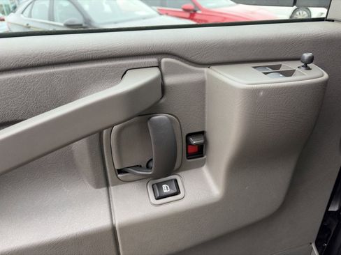 Used 2024 Chevrolet Express 3500 LT w/ LT Preferred Equipment Group image 15