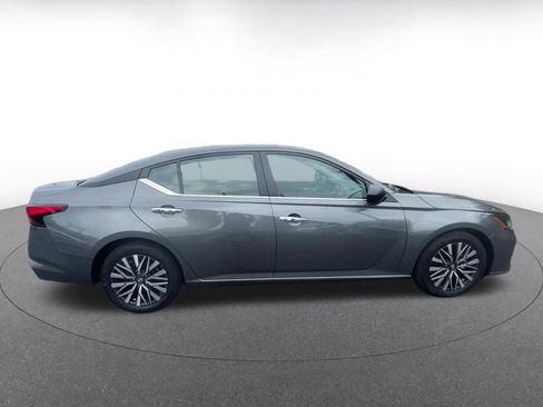 Used 2025 Nissan Altima 2.5 SV image 16