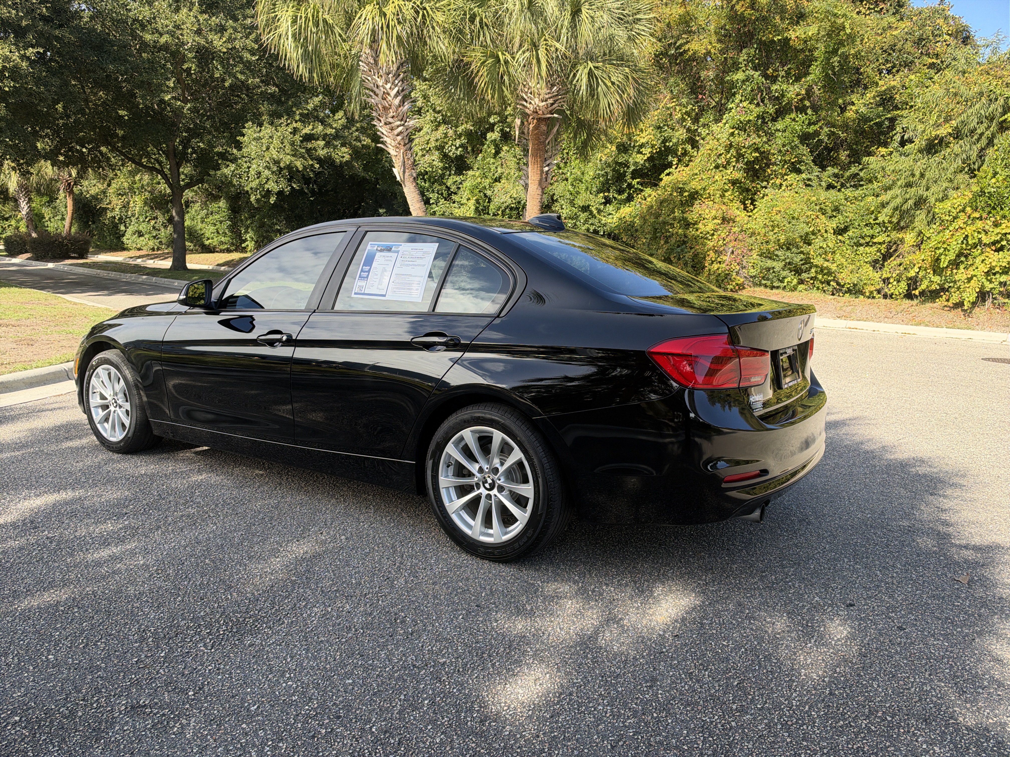 Used 2017 BMW 320i Sedan RWD image 9