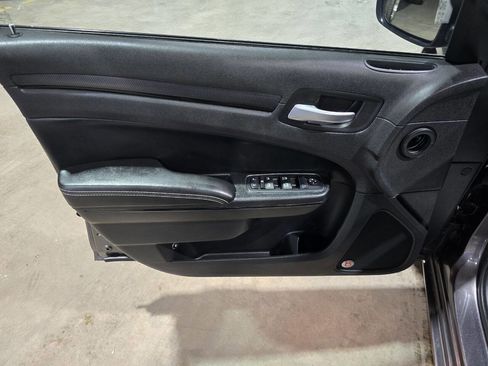 Used 2015 Chrysler 300 S image 23
