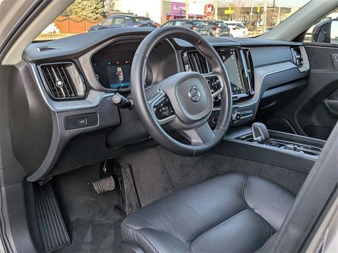 Used 2025 Volvo XC60 B5 Plus image 10