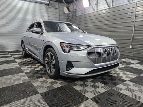 Used 2022 Audi e-tron Premium Plus image 4