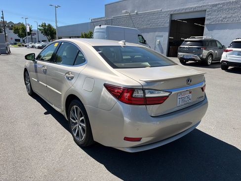 Used 2017 Lexus ES 300h FWD image 5