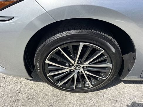Used 2025 Lexus ES 350 w/ Premium Package FWD image 10