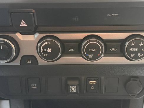 Used 2019 Toyota Tacoma SR image 19