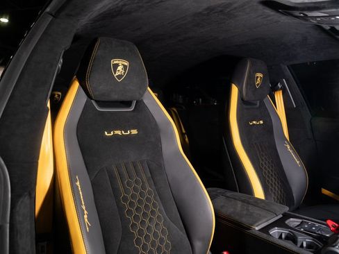 Used 2024 Lamborghini Urus Performante AWD/4WD image 18