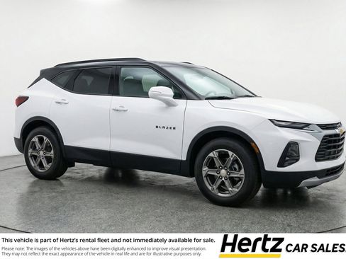 Used 2025 Chevrolet Blazer LT image 1