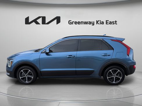 Certified 2023 Kia Niro EX FWD image 9