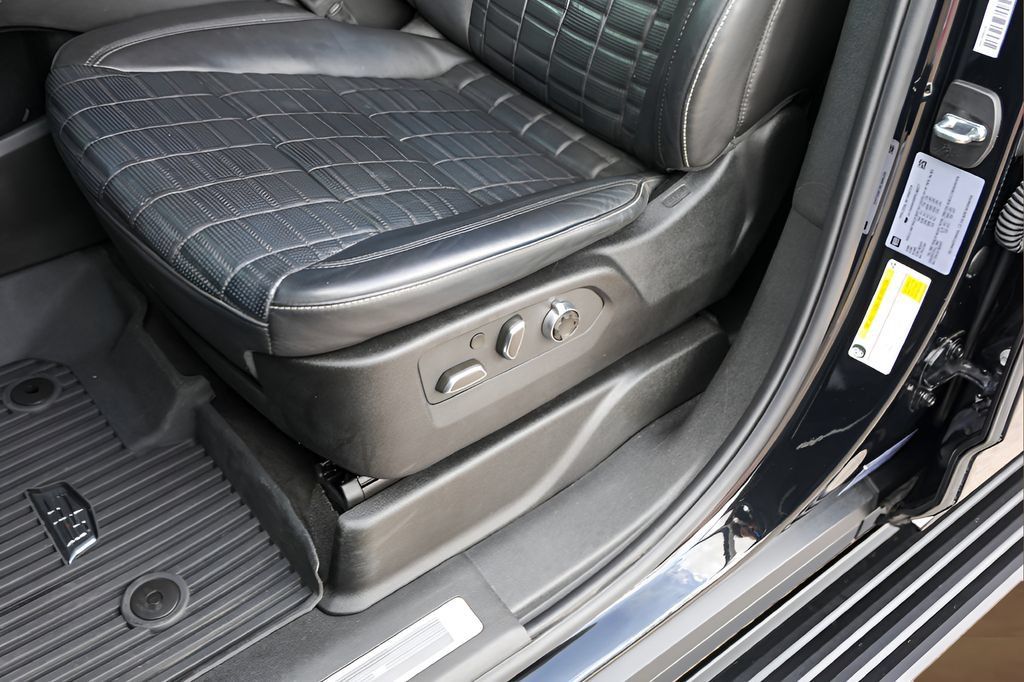 Used 2024 Cadillac Escalade V AWD/4WD image 8