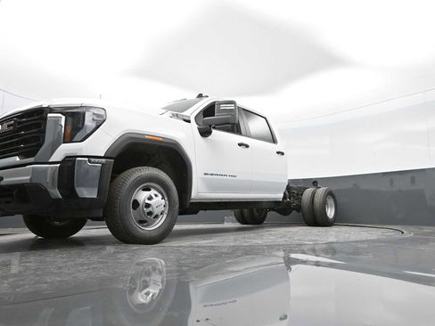 New 2025 GMC Sierra 3500 Pro w/ Convenience Package image 39