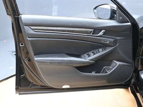 Used 2022 Honda Accord Touring image 29