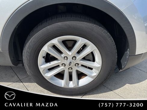 Used 2017 Ford Explorer XLT w/ Equipment Group 202A FWD image 21