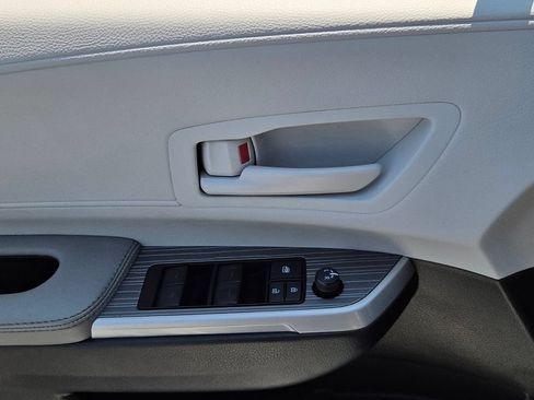 Used 2025 Toyota Sienna LE FWD image 27