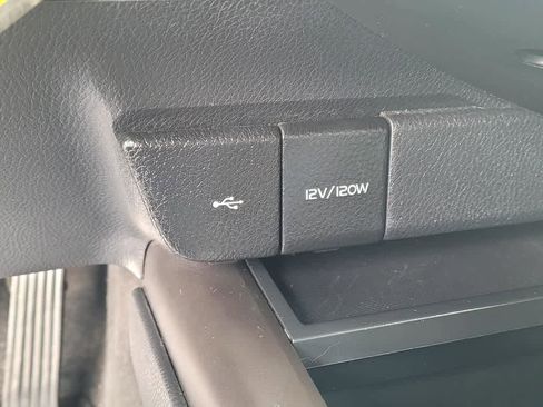 Used 2024 Toyota Camry SE image 18