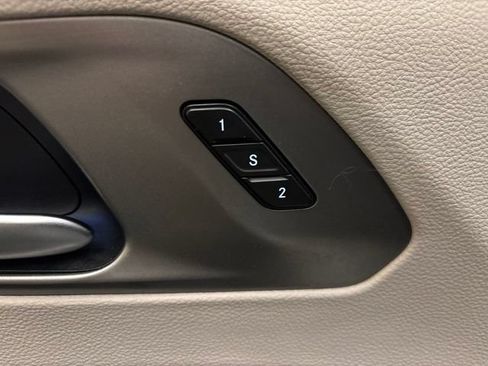 Used 2021 Chrysler Pacifica Touring-L w/ Uconnect Theater Family Group AWD/4WD image 11