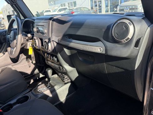 Used 2016 Jeep Wrangler Unlimited Sport AWD/4WD image 13