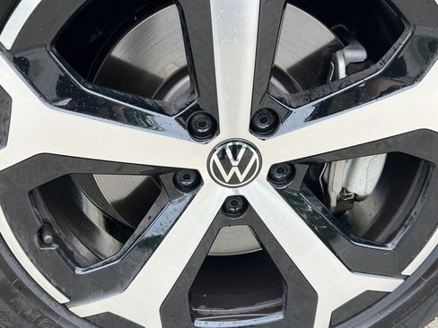 Certified 2025 Volkswagen Tiguan SE w/ Panoramic Sunroof Package AWD/4WD image 12