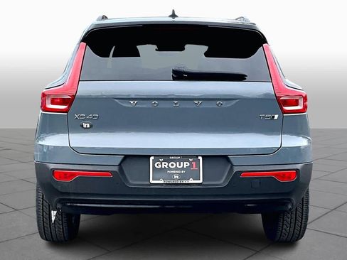 Certified 2022 Volvo XC40 T5 R-Design w/ Advanced Package image 4